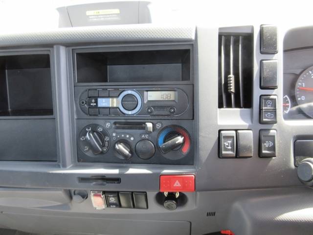 いすゞエルフ平ボディ小型（2t・3t）[写真17]