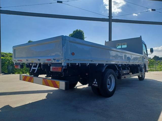 三菱ふそうキャンター平ボディ小型（2t・3t）[写真04]