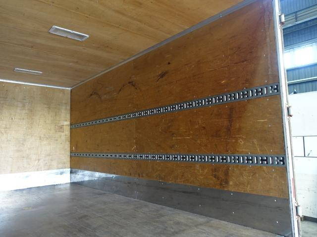 三菱ふそうキャンターアルミバン小型（2t・3t）[写真12]