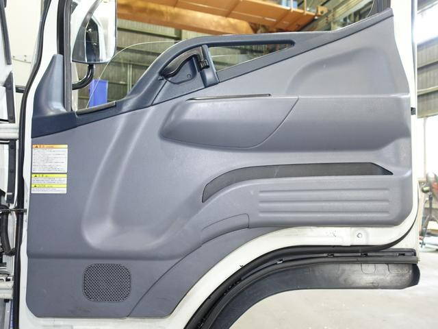 三菱ふそうキャンターアルミバン小型（2t・3t）[写真34]