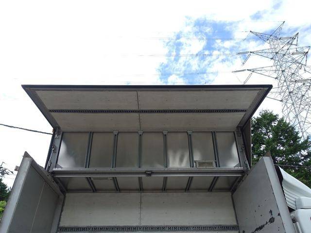 三菱ふそうキャンターアルミウイング小型（2t・3t）[写真11]