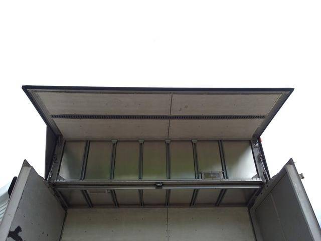 三菱ふそうキャンターアルミウイング小型（2t・3t）[写真13]