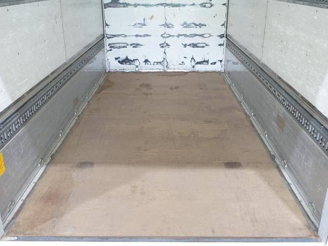 三菱ふそうキャンターアルミウイング小型（2t・3t）[写真16]