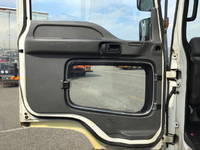 いすゞフォワード平ボディ中型（4t）[写真24]