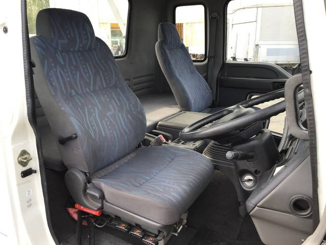 いすゞフォワード平ボディ中型（4t）[写真27]