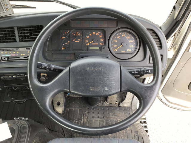 いすゞフォワード平ボディ中型（4t）[写真32]