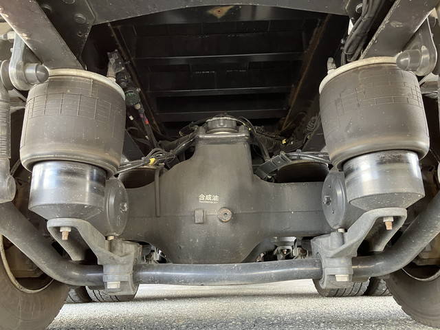 UDトラックスクオンクレーン4段大型（10t）[写真27]