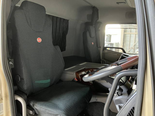 UDトラックスクオンクレーン4段大型（10t）[写真31]