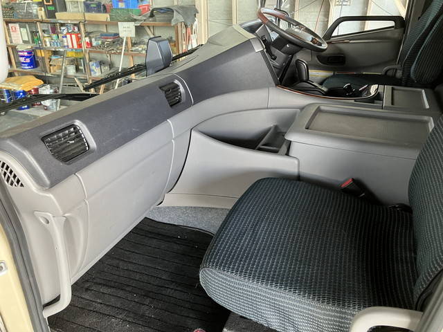 UDトラックスクオンクレーン4段大型（10t）[写真32]