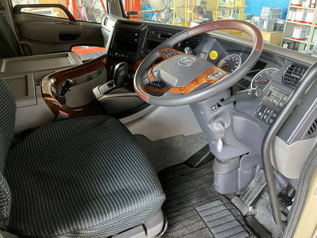 UDトラックスクオンクレーン4段大型（10t）[写真33]