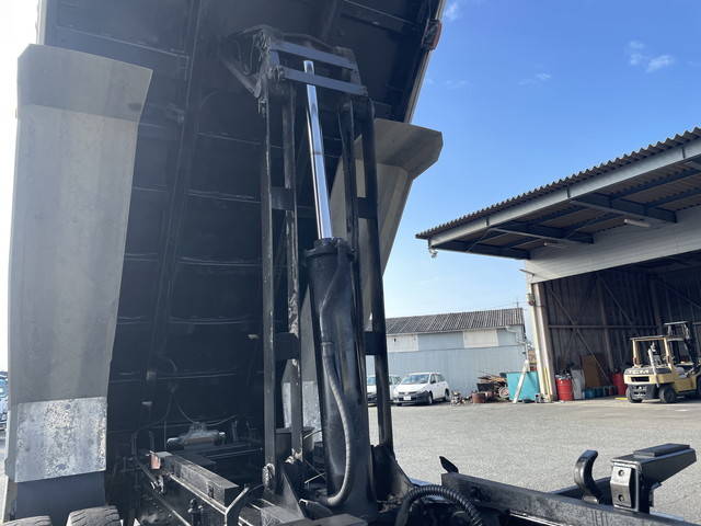 三菱ふそうスーパーグレートダンプ大型（10t）[写真16]