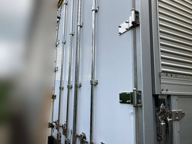 三菱ふそうスーパーグレートアルミウイング大型（10t）[写真03]