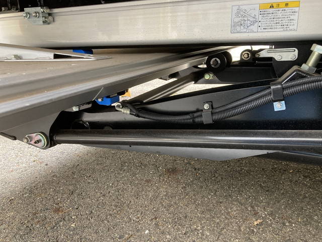 三菱ふそうスーパーグレートアルミウイング大型（10t）[写真09]