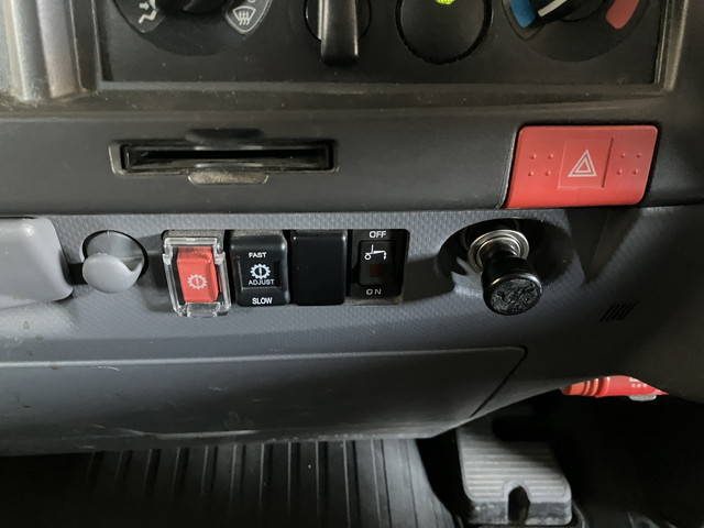 いすゞエルフアルミバン小型（2t・3t）[写真37]