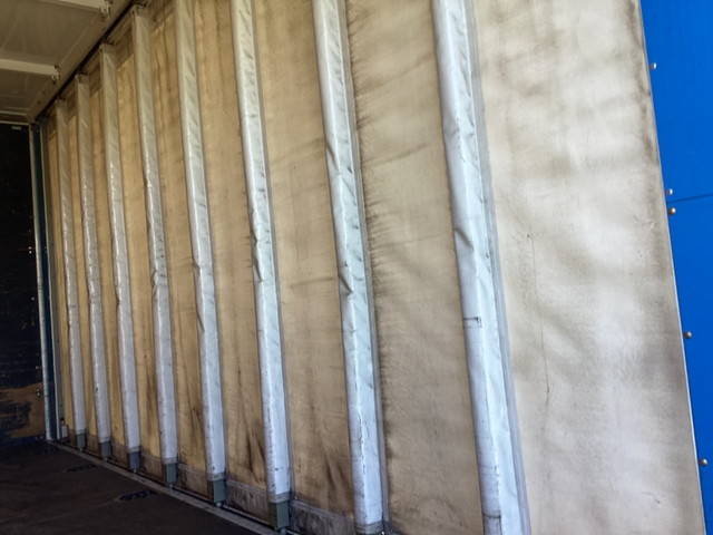 いすゞエルフカーテン車小型（2t・3t）[写真10]