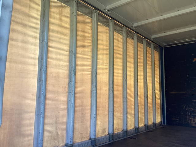 いすゞエルフカーテン車小型（2t・3t）[写真09]