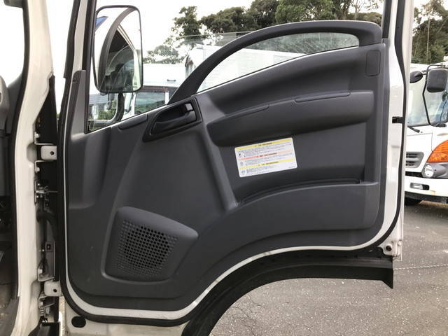 いすゞエルフアルミバン小型（2t・3t）[写真28]