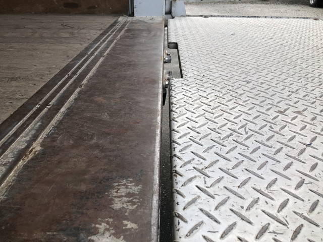 いすゞエルフアルミバン小型（2t・3t）[写真09]