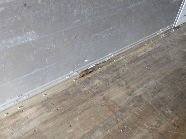 三菱ふそうスーパーグレートアルミウイング大型（10t）[写真10]