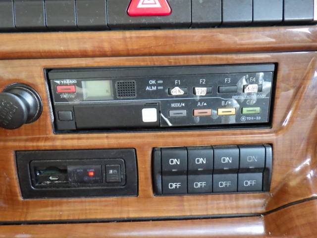 三菱ふそうスーパーグレートアルミウイング大型（10t）[写真19]