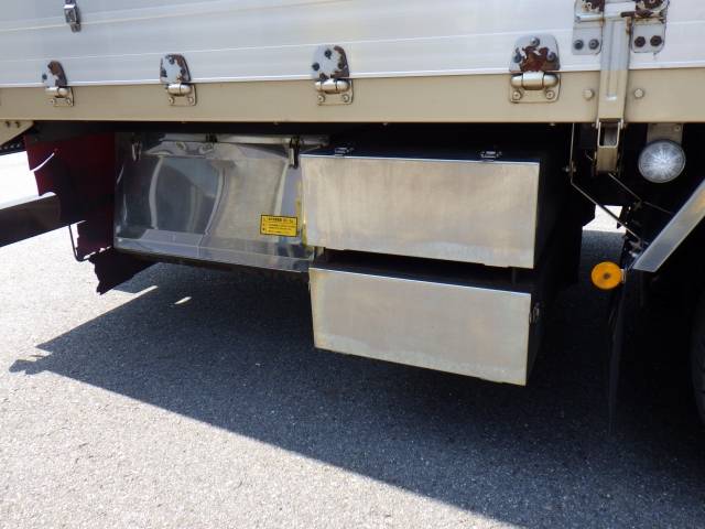 三菱ふそうスーパーグレートアルミウイング大型（10t）[写真21]