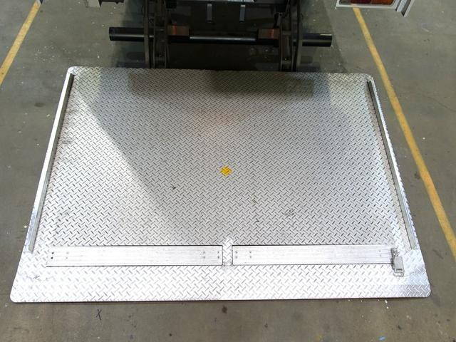 三菱ふそうキャンターアルミバン小型（2t・3t）[写真11]