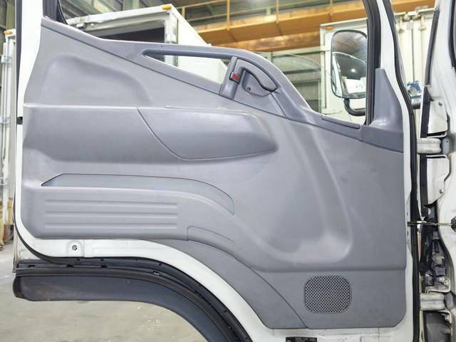 三菱ふそうキャンターアルミバン小型（2t・3t）[写真35]