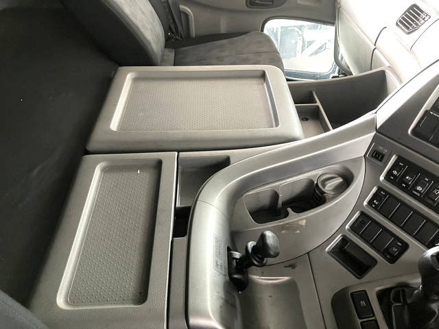 UDトラックスクオンアルミウイング大型（10t）[写真32]