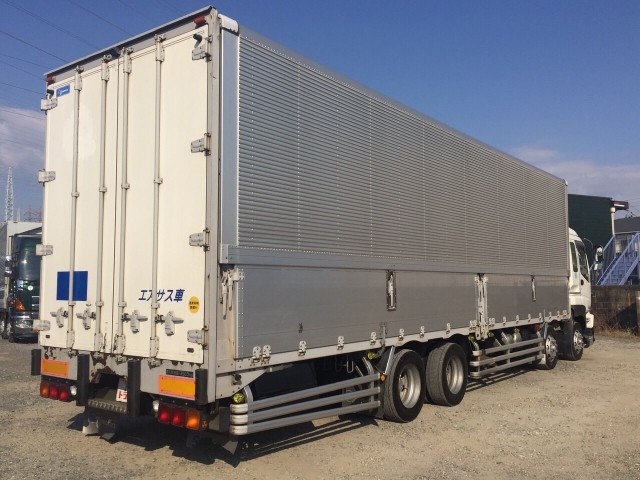 いすゞギガアルミウイング大型（10t）[写真02]