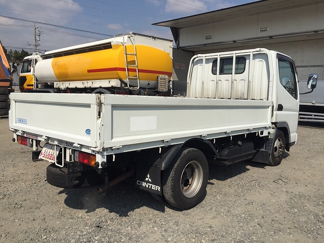 三菱ふそうキャンターガッツ平ボディ小型（2t・3t）[写真02]