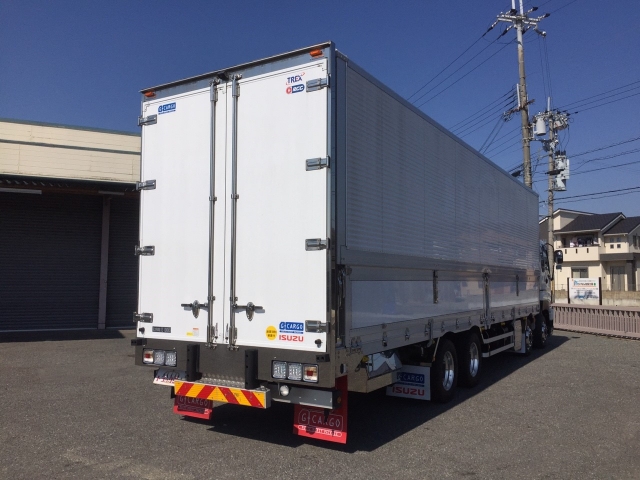いすゞギガ冷蔵冷凍ウイング大型（10t）[写真02]