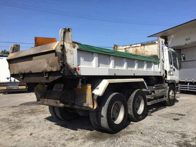 いすゞギガダンプ大型（10t）[写真02]