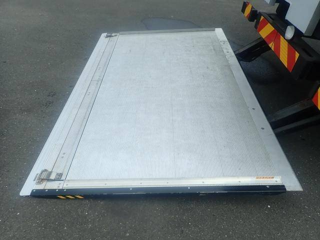 三菱ふそうファイターアルミバン中型（4t）[写真13]