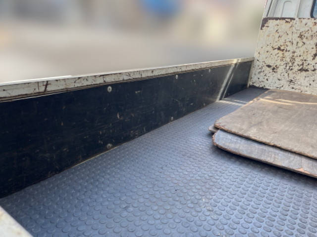 三菱ふそうキャンター平ボディ小型（2t・3t）[写真10]