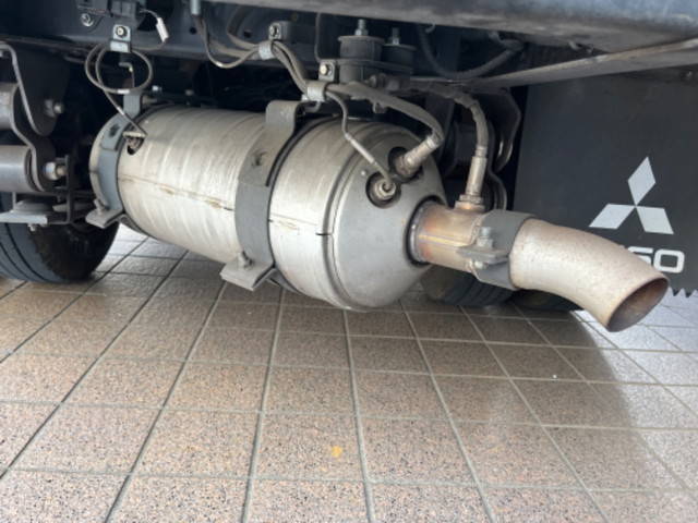 三菱ふそうキャンター平ボディ小型（2t・3t）[写真15]