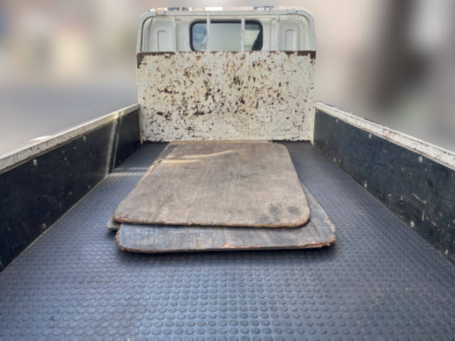 三菱ふそうキャンター平ボディ小型（2t・3t）[写真08]