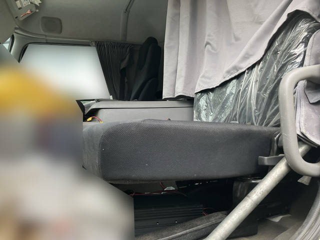 UDトラックスクオンダンプ大型（10t）[写真26]