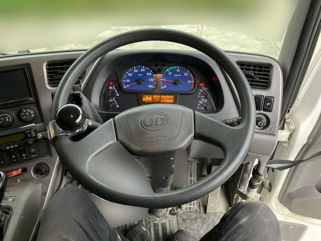 UDトラックスクオンダンプ大型（10t）[写真31]