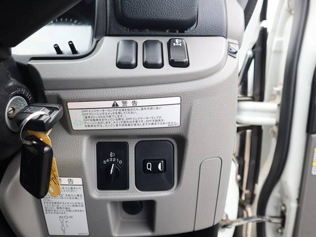 三菱ふそうキャンタークレーン4段小型（2t・3t）[写真28]