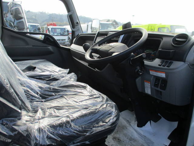 三菱ふそうキャンター平ボディ小型（2t・3t）[写真08]