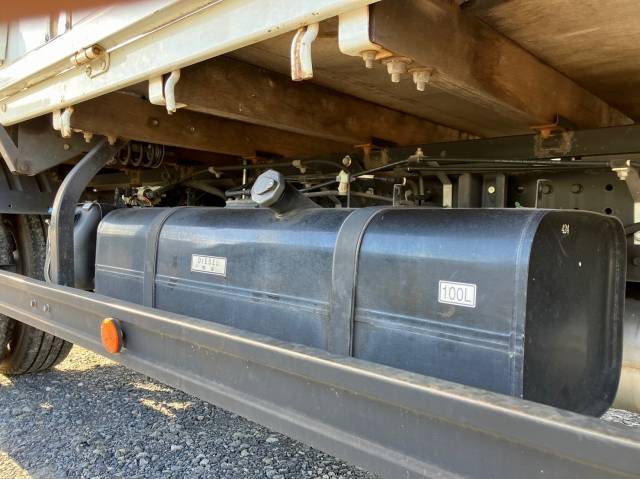 三菱ふそうキャンター平ボディ小型（2t・3t）[写真18]