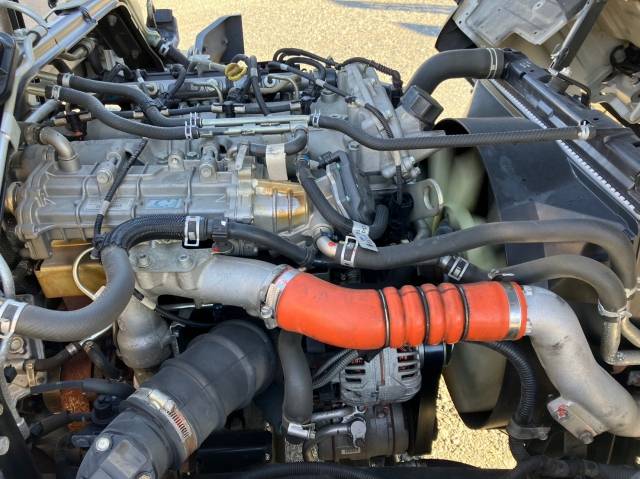 三菱ふそうキャンター平ボディ小型（2t・3t）[写真24]