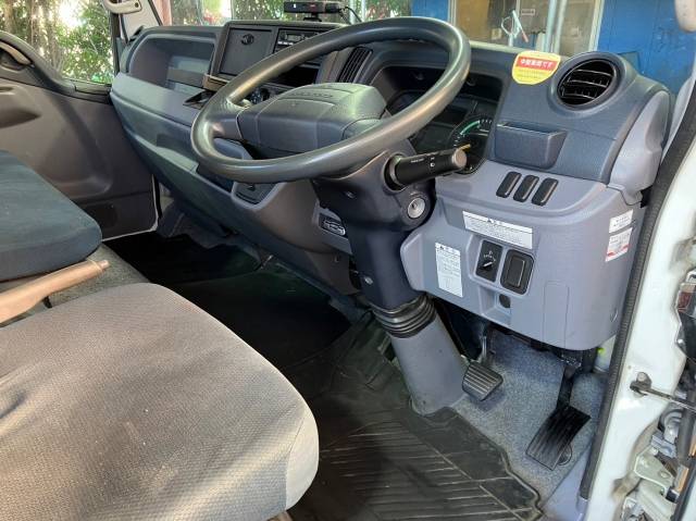 三菱ふそうキャンター平ボディ小型（2t・3t）[写真30]