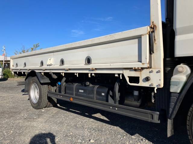 三菱ふそうキャンター平ボディ小型（2t・3t）[写真08]