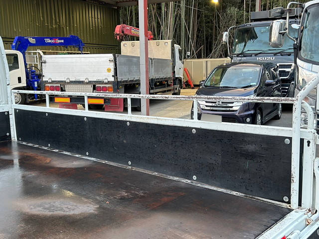 三菱ふそうキャンター平ボディ小型（2t・3t）[写真13]