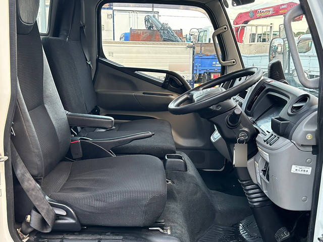 三菱ふそうキャンター平ボディ小型（2t・3t）[写真23]