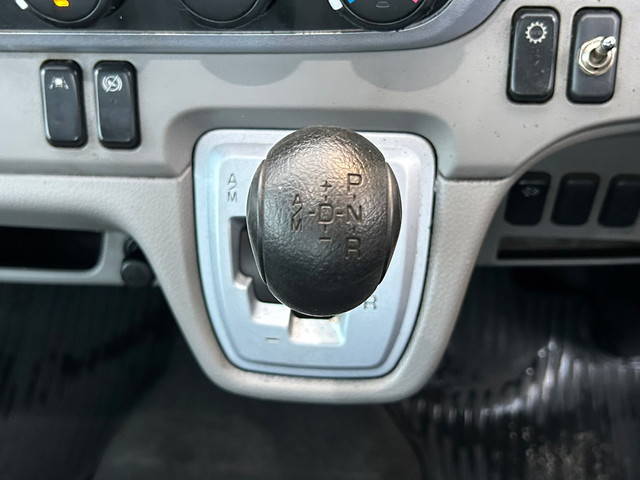 三菱ふそうキャンター平ボディ小型（2t・3t）[写真24]