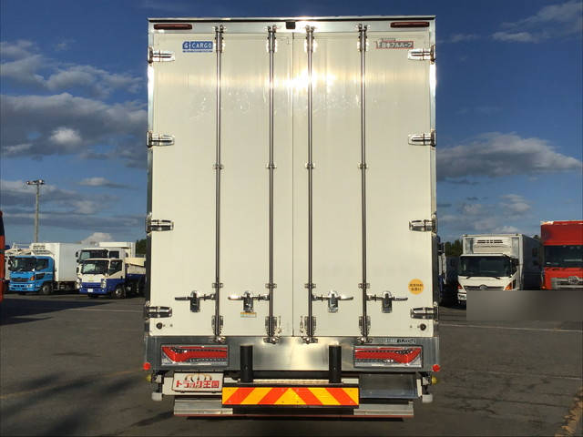 いすゞギガアルミウイング大型（10t）[写真10]