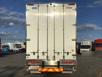 いすゞギガアルミウイング大型（10t）[写真10]