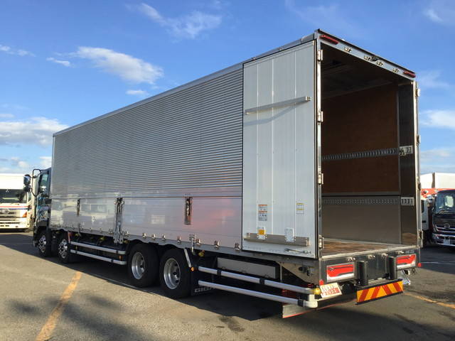 いすゞギガアルミウイング大型（10t）[写真12]